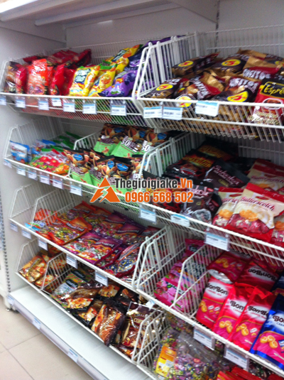 Kệ rổ mì siêu thị
