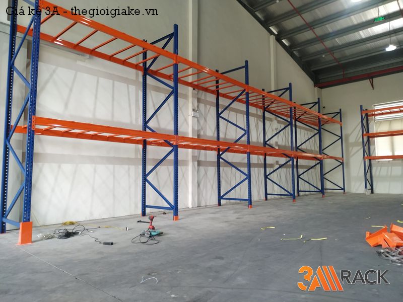 Kệ sắt để hàng vật tư điện nước tại Hoài Đức