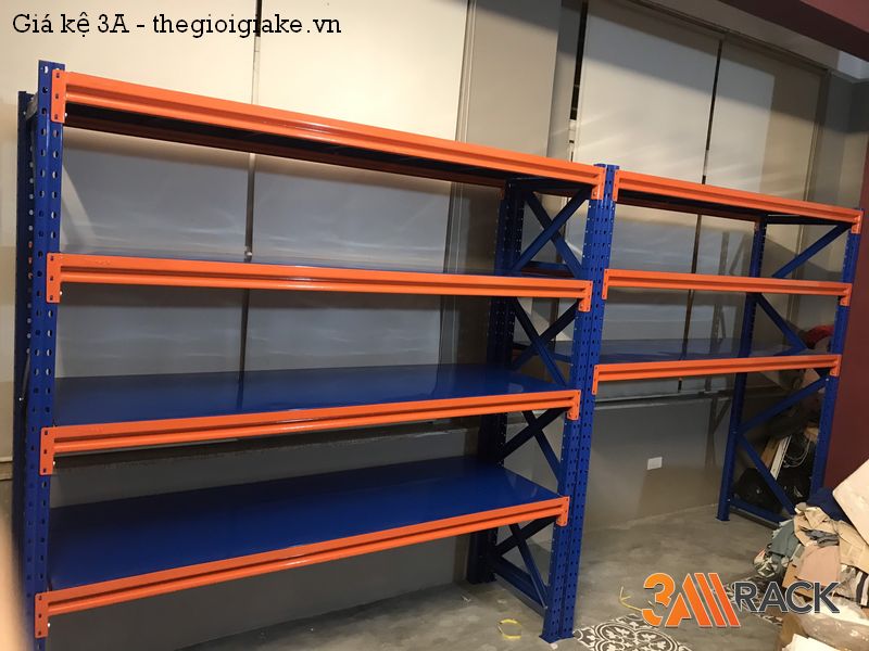 Kệ sắt để hàng vật tư điện nước tại Hoài Đức