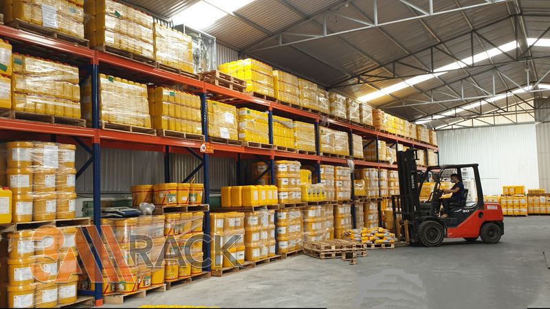 Kệ sắt để vật tư, linh kiện trong xưởng tại Long Biên