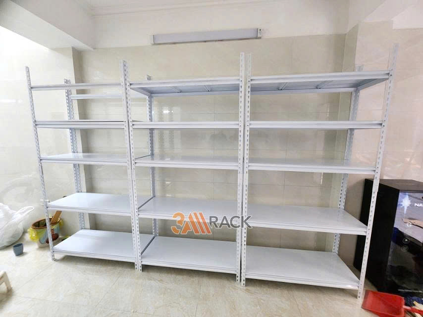 Kệ sắt màu trắng tại Long Biên - Giải pháp thẩm mỹ & bền bỉ cho nhà ở, cửa hàng, văn phòng