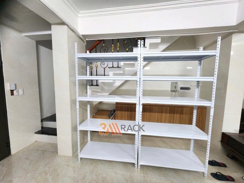 Kệ sắt màu trắng tại Long Biên - Giải pháp thẩm mỹ & bền bỉ cho nhà ở, cửa hàng, văn phòng
